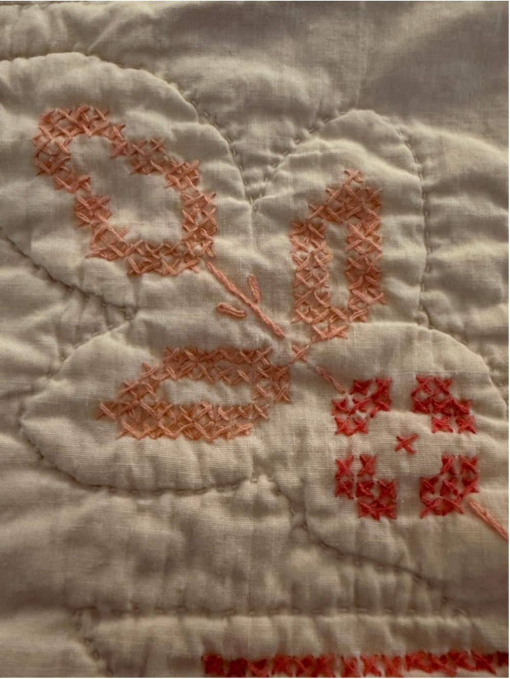 Vintage Handmade Quilt Hand Quilted Embroidered Floral Star 79x90 Full Queen Cot - Picture 10 of 13